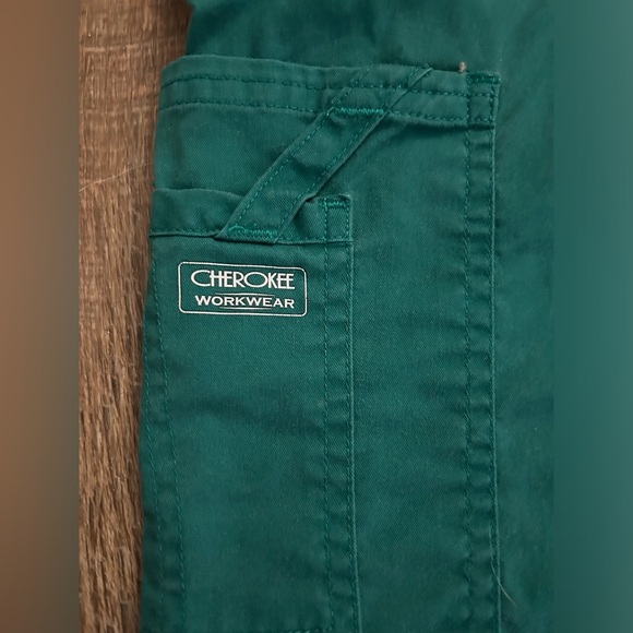 📦LAST CHANCE: DONATING📦 Cherokee | Emerald Green Drawstring Cargo Scrub Pants - Picture 2 of 5